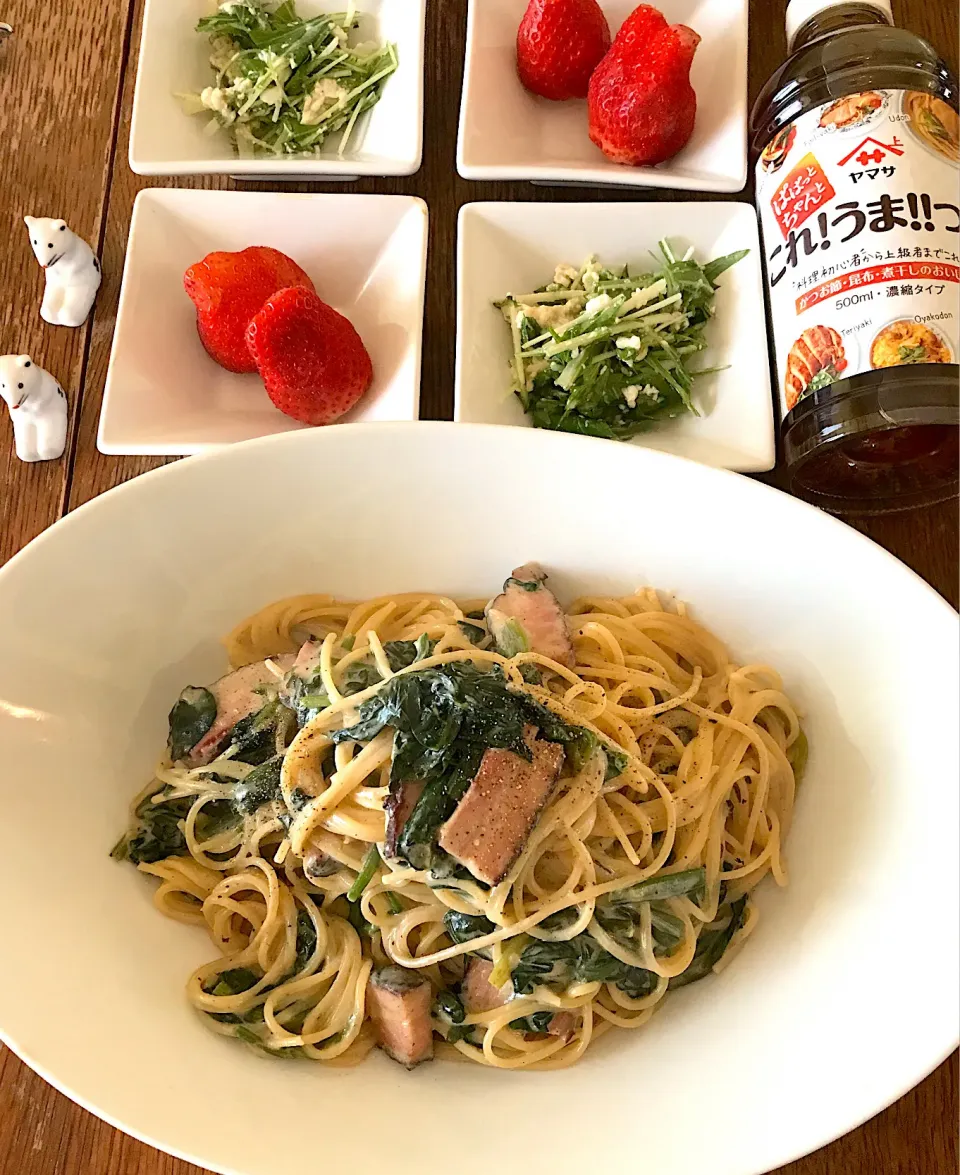 Snapdishの料理写真:ブランチ #これうまつゆ  #これうまつゆひろめ隊  #これうまキャンペーン  #これうまつゆを使って作った豆腐と水菜サラダ#ほうれん草ベーコンクリームパスタ|小松菜さん