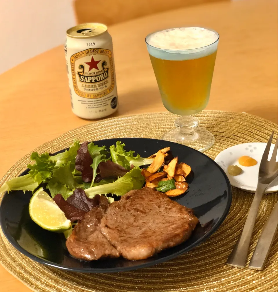 すだち牛ステーキ, にんにくチップとライム添え🐃／Beefsteak,garlic,lime🍋|angiee♡さん