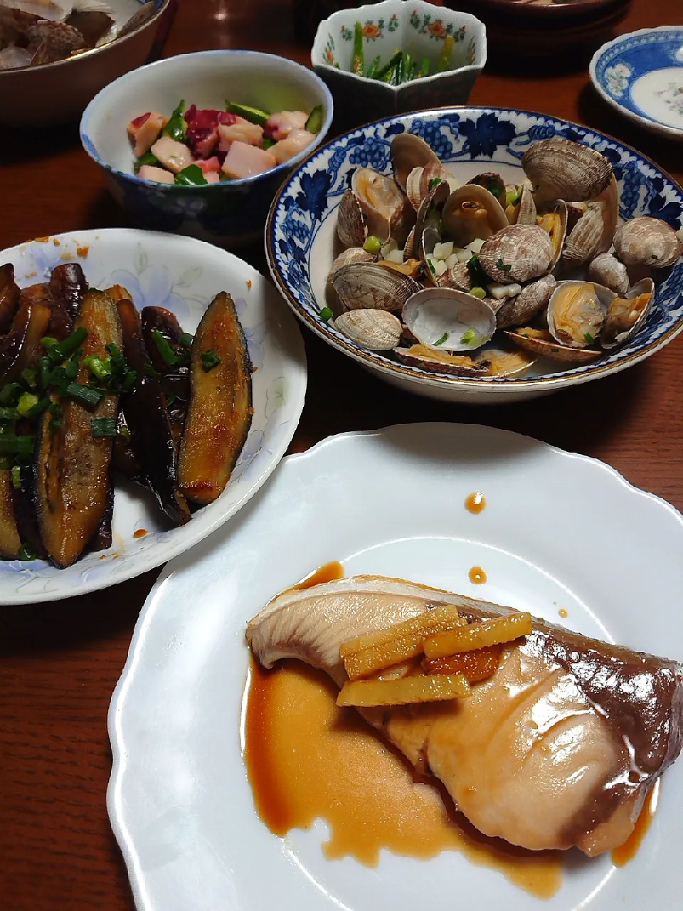 ブリの照り焼き
あさりの酒蒸し
茄子の中華炒め
タコときゅうりの甘酢和え
ほうれん草の胡麻和え|ぱやさん