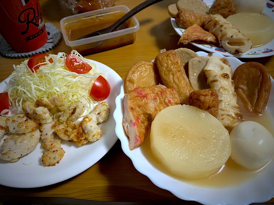 Snapdishの料理写真:今日の男飯絆は、
3日煮込んだおでんと鶏胸肉のヘルシーカツレツ風(笑)|ひーちゃんさん