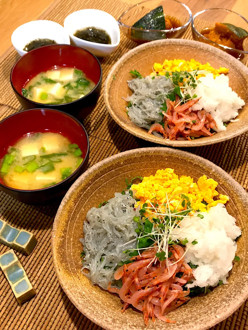 ポン酢で食べる生しらすと生桜えび丼、自家製ネギたっぷりの豆腐の味噌汁|yukinnkoさん