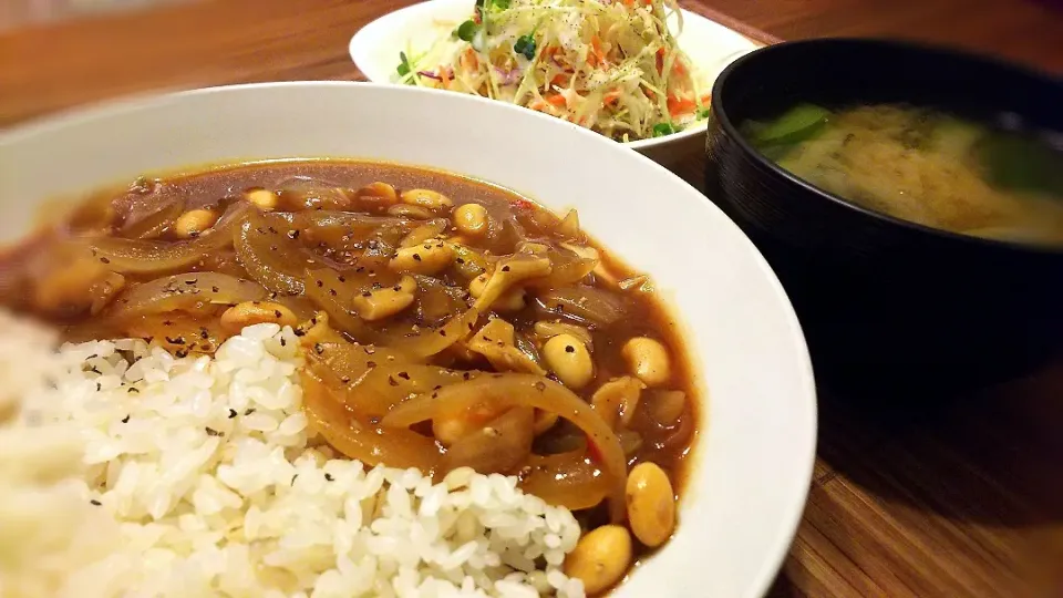 大豆と玉ねぎのｶﾚｰ🍛
の晩ごはん✨|kaz(*･ω･)さん