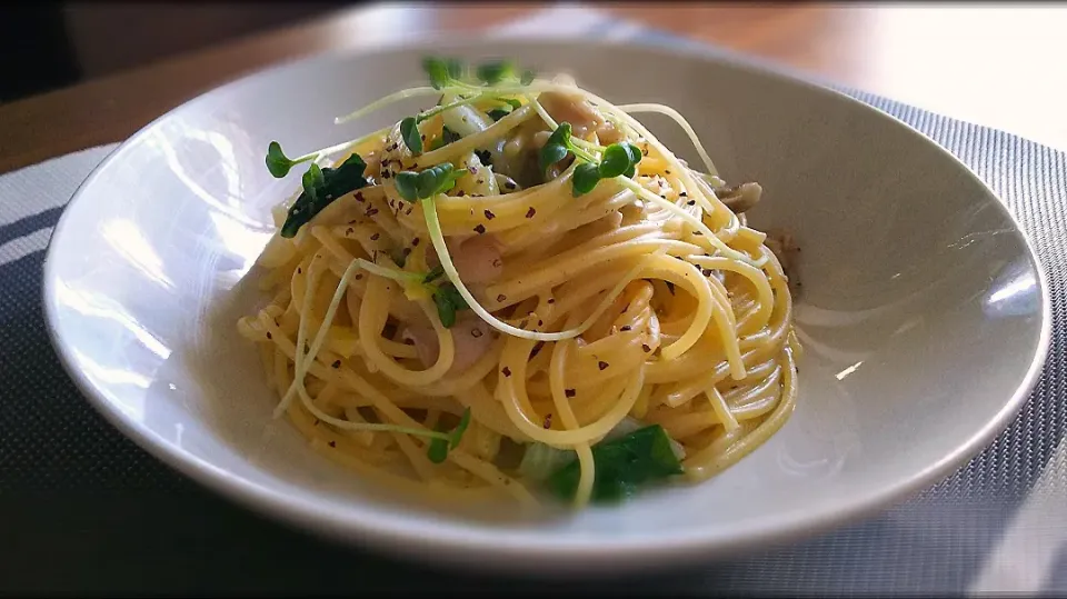 Snapdishの料理写真:小松菜と舞茸の昆布茶ｸﾘｰﾑﾊﾟｽﾀ～🍝
の晩ごはん✨|kaz(*･ω･)さん