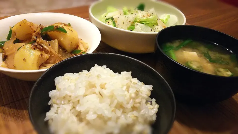 ｼﾞｬｶｲﾓとﾋﾟｰﾏﾝと大根の
ﾏﾖ醤油炒め定食～
の晩ごはん✨|kaz(*･ω･)さん