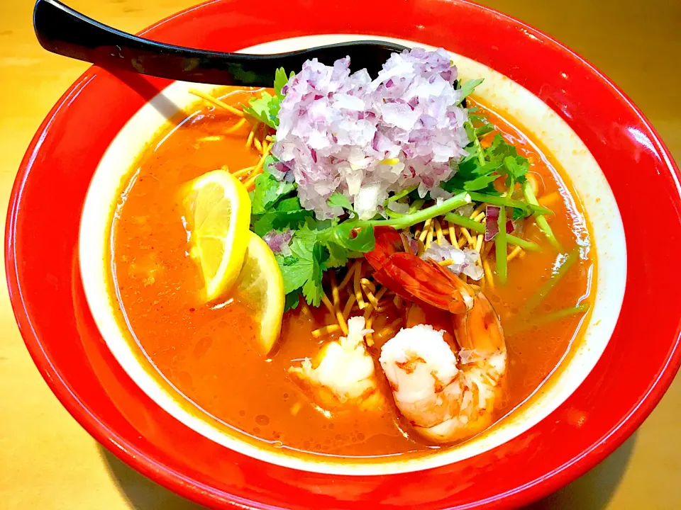 Snapdishの料理写真:トムヤムラーメン2020  今年も進化してトムヤムクン風ラーメンが登場。美味い❗️|リフルシャッフルさん