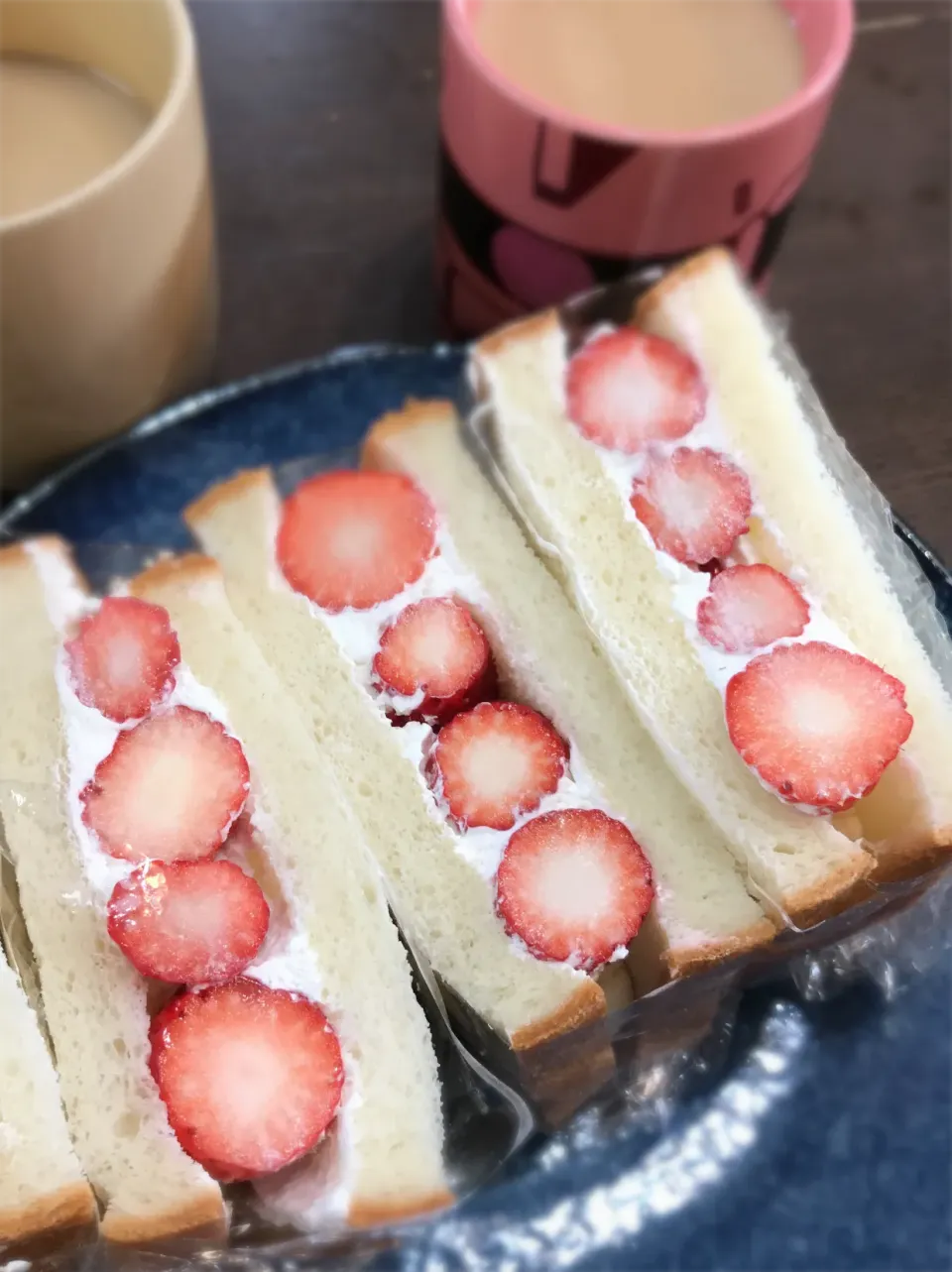 Snapdishの料理写真:今年最初のフルーツサンド🍓|かおたまさん