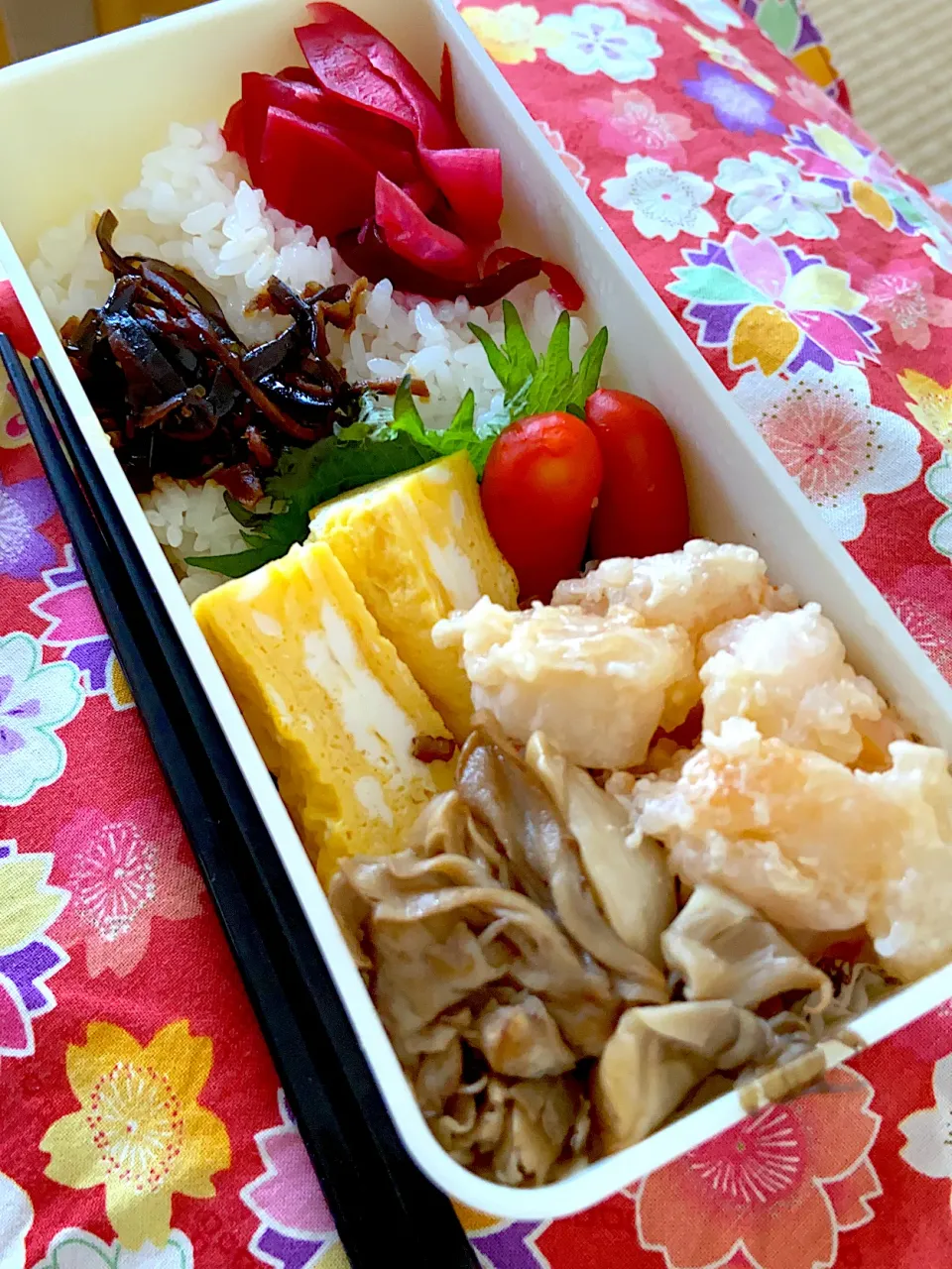 Snapdishの料理写真:お弁当。赤カブのお漬物が美味し。|renharuruさん