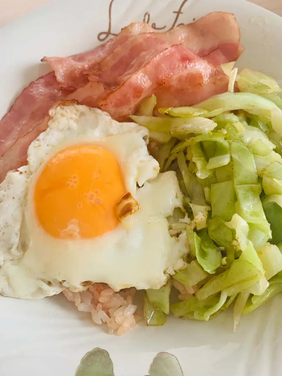 1人昼ごはんにベーコンエッグ丼|Satokoさん