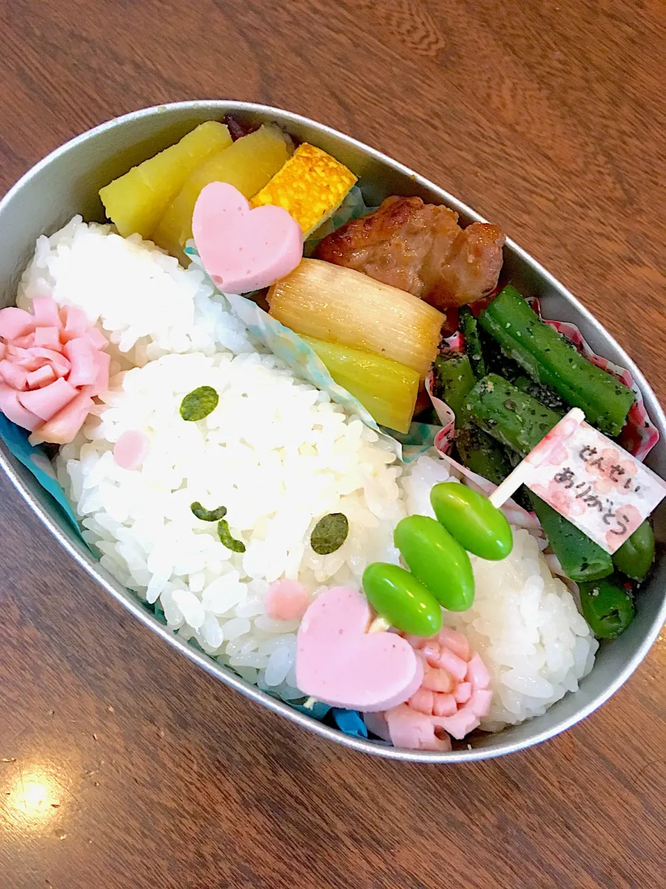 幼稚園最後の日のお弁当🍙🌸|kaoさん