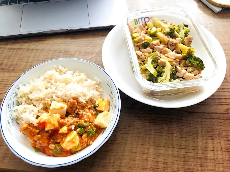 Mapo tofu with brown rice and steamed veggies and chicken breast|Emmaさん