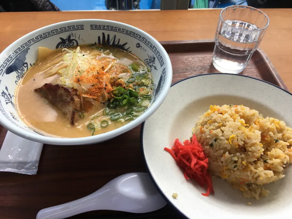 スキー飯⛷那須三元豚の味噌ラーメン、炒飯セット|にゃふてんさん