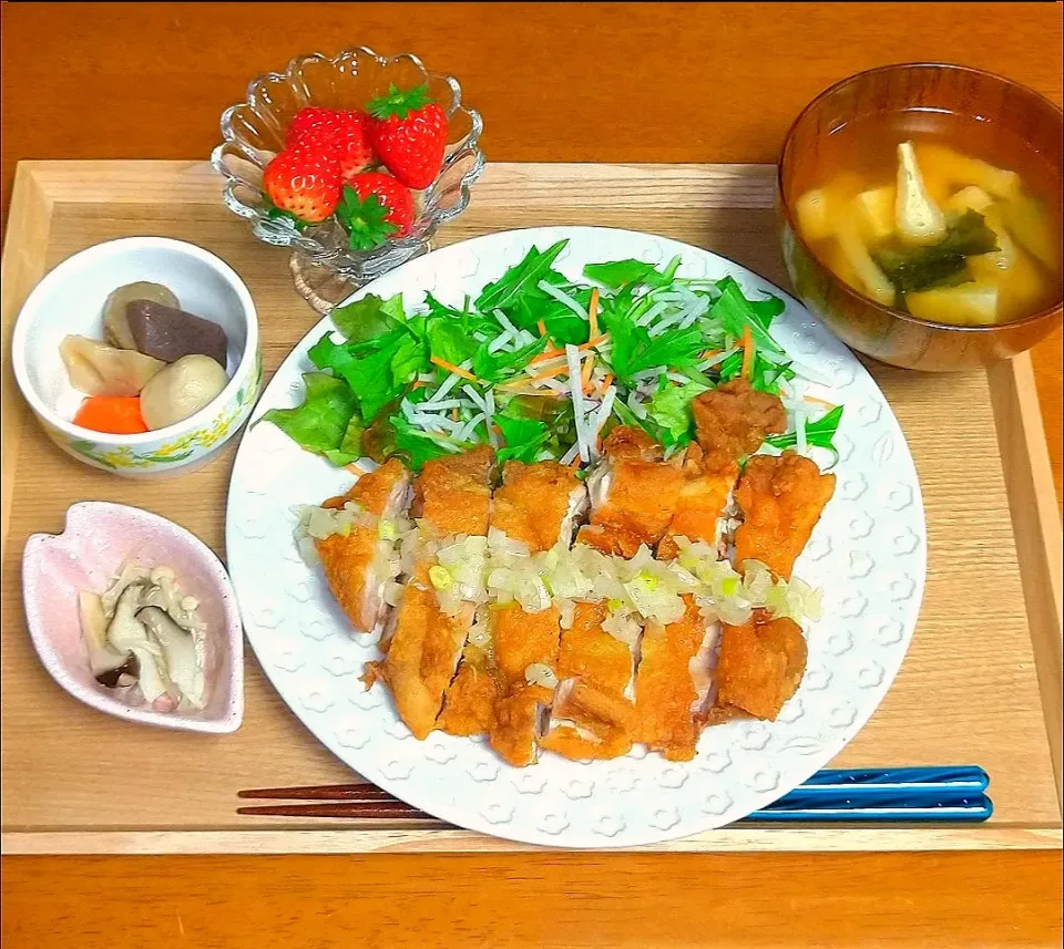 丸ごと鶏からあげネギ塩ソース晩ごはん|とししいたけさん