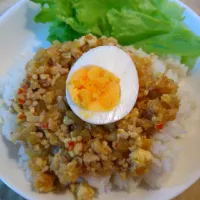 Snapdishの料理写真:鶏と豆腐のそぼろ丼|あんぱんなちゃんさん