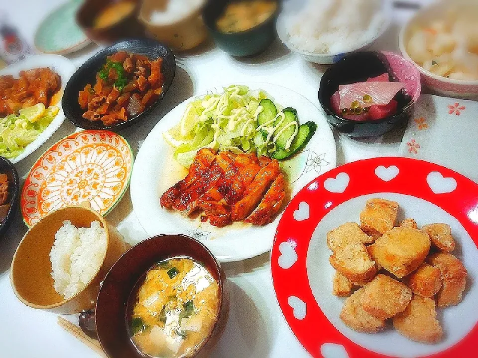 夕食(^ー^)
照り焼きチキン&サラダ
マグロ竜田揚げ(パパさんはお刺身)
もつ煮
大根漬物
お味噌汁(ニラ、卵、豆腐)|プリン☆さん