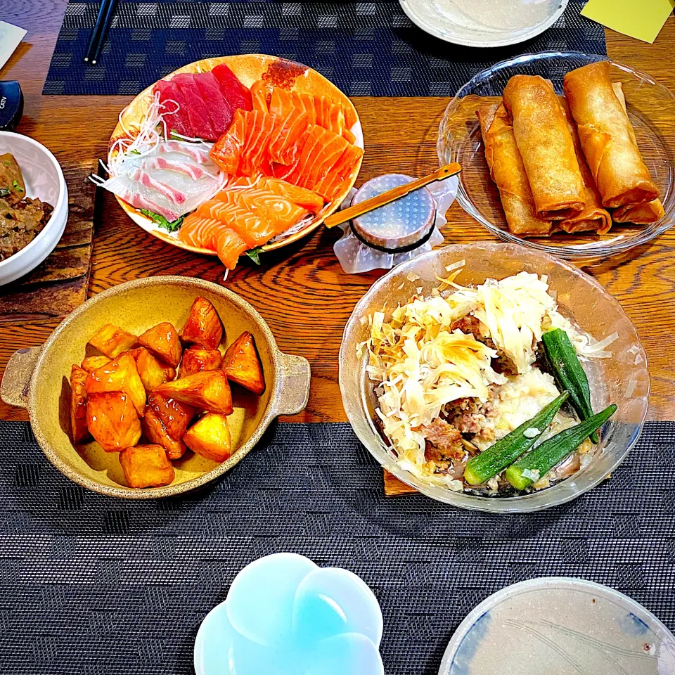 Snapdishの料理写真:お刺身、春巻き、大学芋、シャうまい、|yakinasuさん