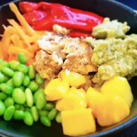 poke bowl with salmon|greendyleさん