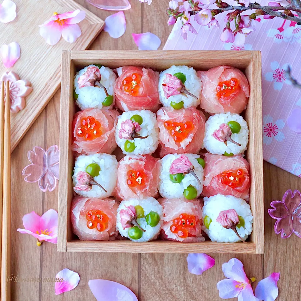 Snapdishの料理写真:生ハムおにぎり&豆ご飯おにぎり|kiwaさん