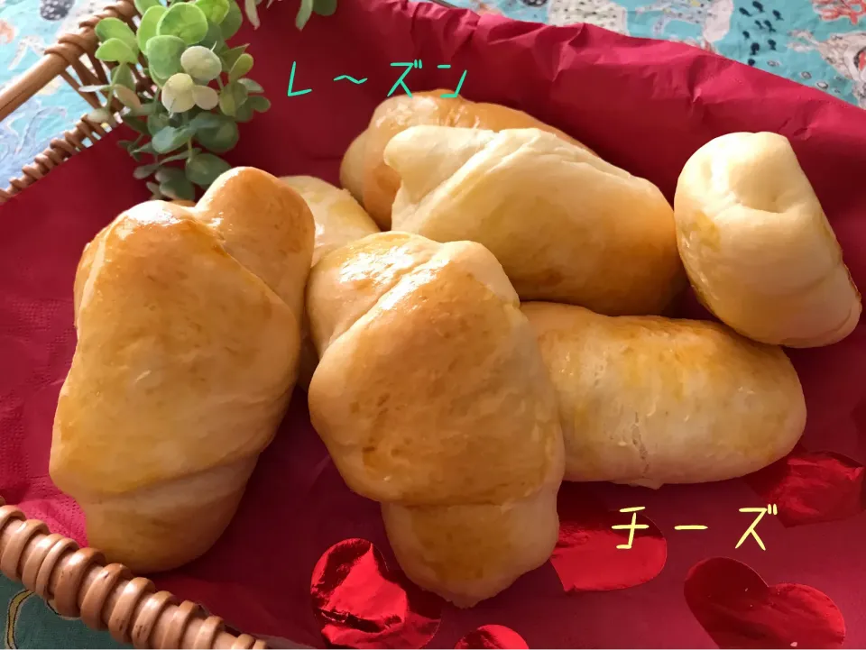 レーズンとチーズのロールパン🥐|noeさん