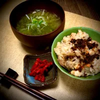 素朴な炊き込みご飯🍚|さちさん