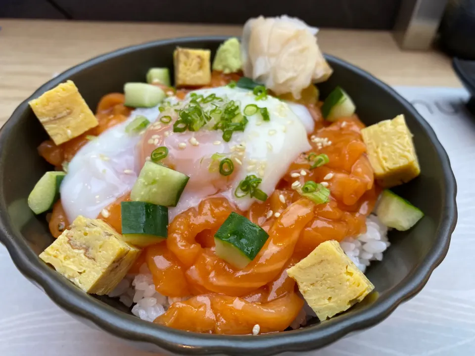 Salmon Yukke Don|chatthefoodieさん