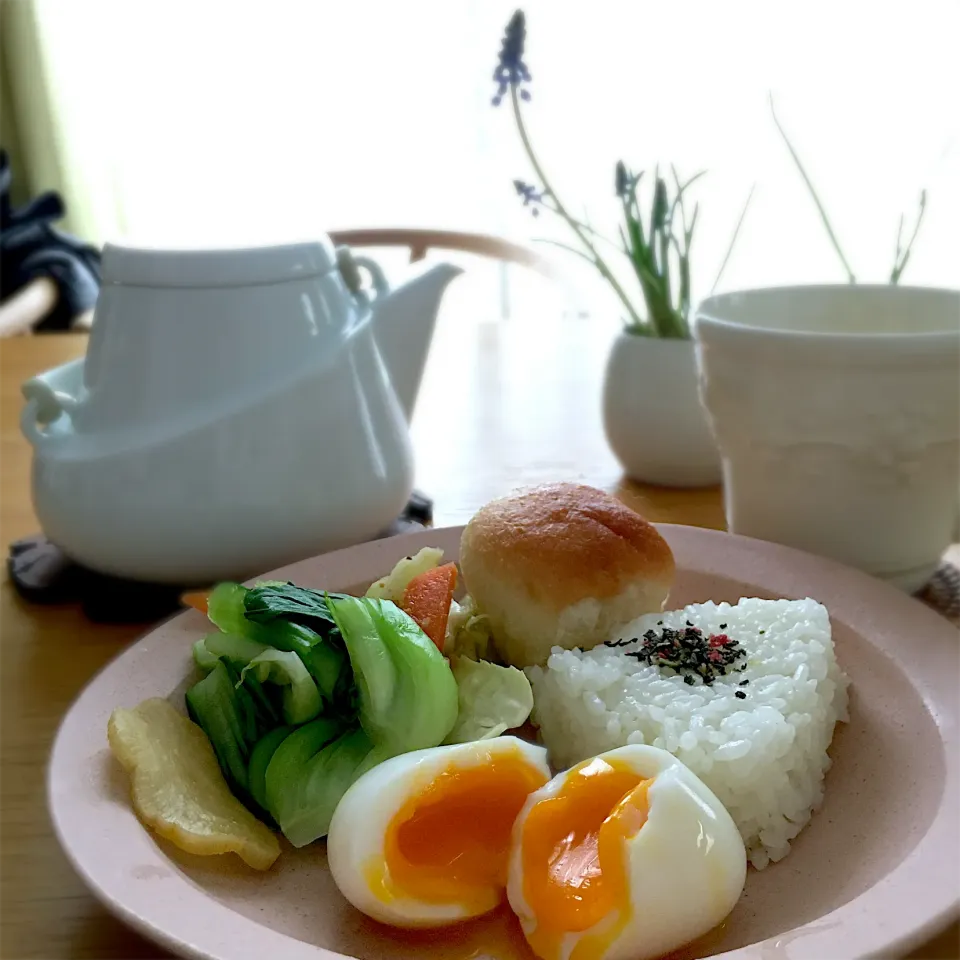 Snapdishの料理写真:パンもゴハンも、な朝ごはん|むぎこさん