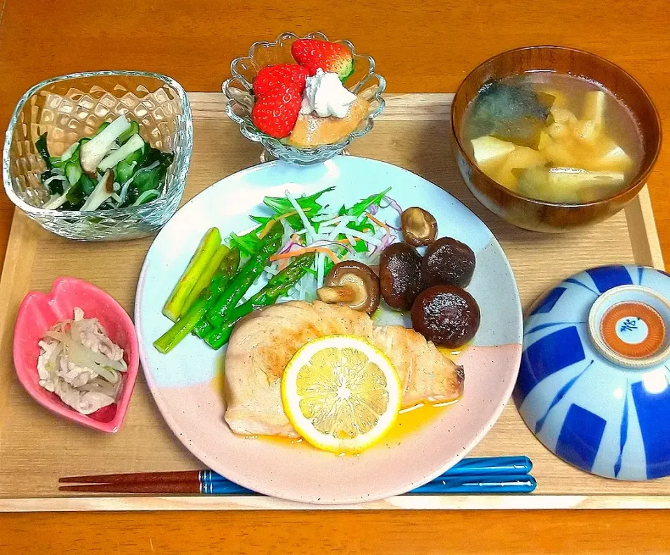 めかじきのレモンバターソテー晩ご飯🌃🍴|とししいたけさん