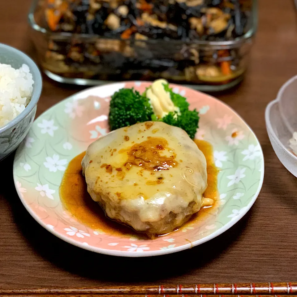 照り焼きチーズハンバーグ🧀|sakiさん