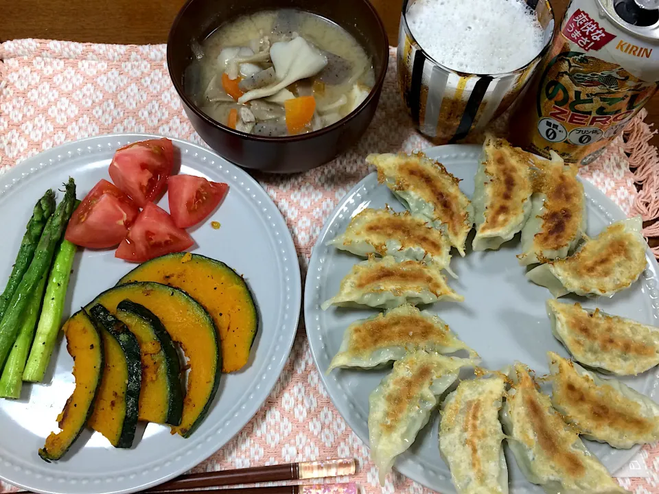 餃子🥟と豚汁🐽と野菜ソテー🎃|waiwaiさん