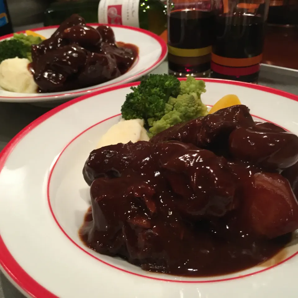 ごろごろ野菜と牛スネのビーフシチュー🍷とコノスルのカベルネ🇨🇱#家飲み部|七海さん