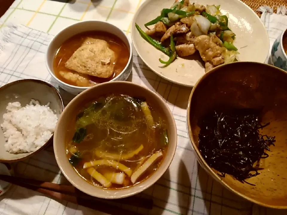 味付け鶏肉炒め　あらめごま油いため　とろろ入り揚げ煮　春雨辣油スープ|pecopaさん