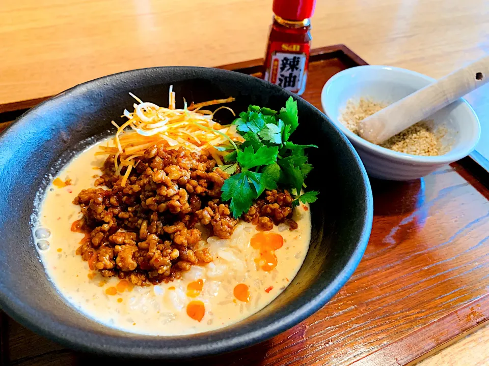 豆乳坦々ぞうすい🍚追いすりごま入れて胡麻たっぷり。ラー油かけて辛さ増し増し|いちごさん