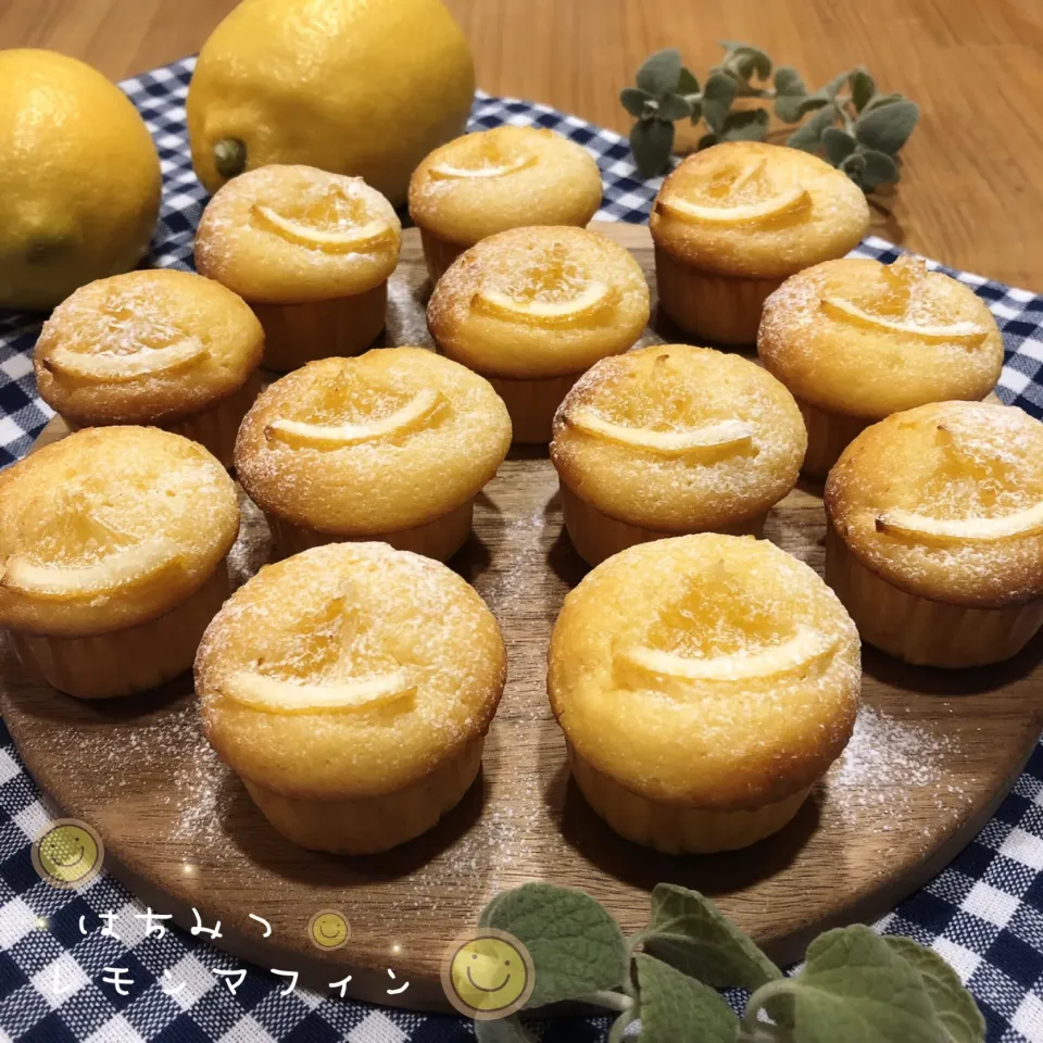 Snapdishの料理写真:はちみつレモンマフィン🍯🍋|こずえ⑅◡̈*さん