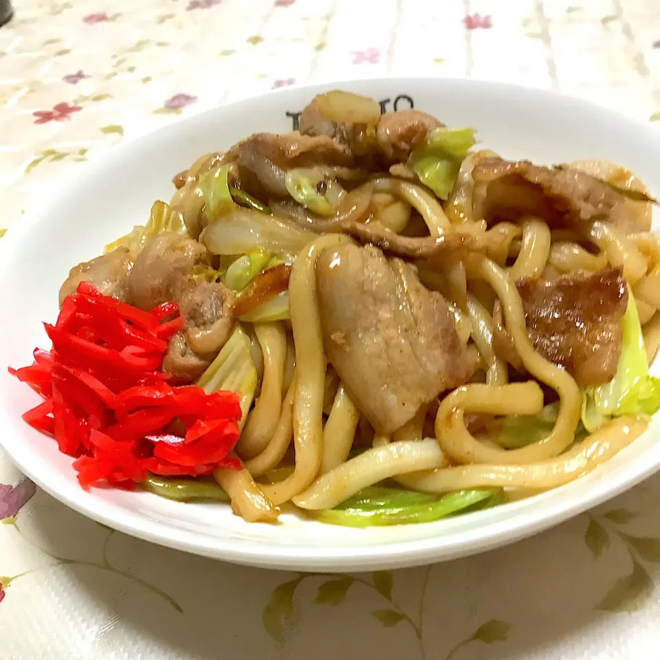 Snapdishの料理写真:今夜は簡単焼きうどん♬|つるひめさん