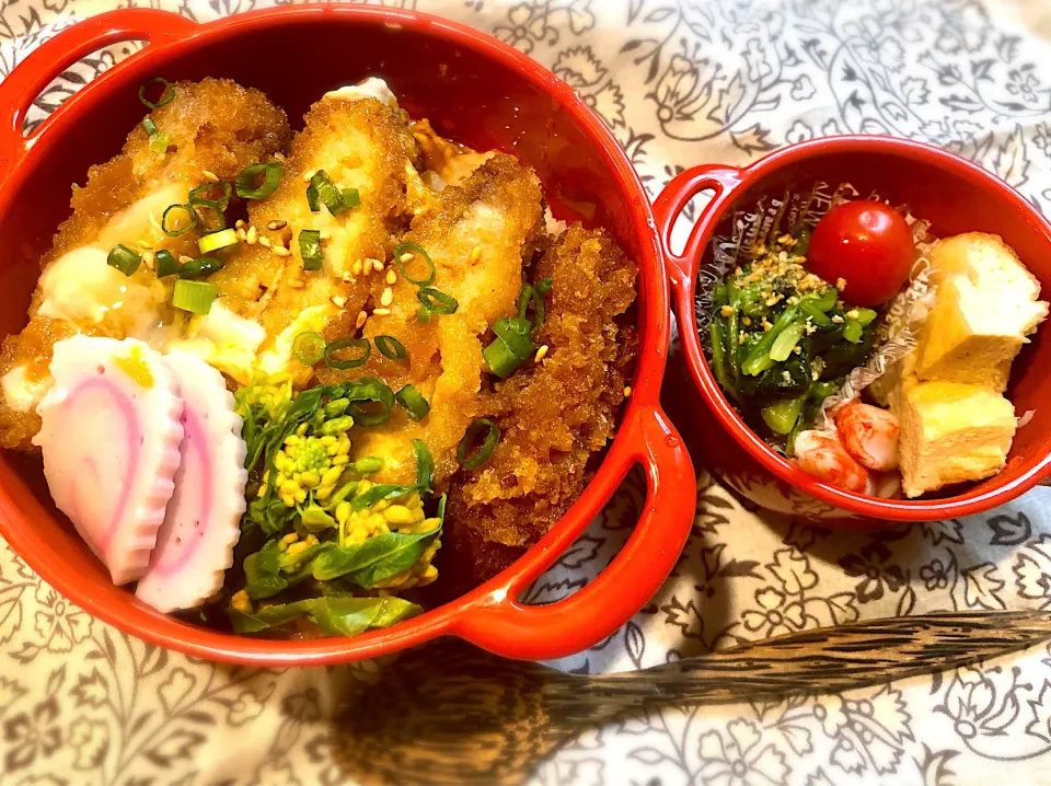 サラ弁　　　　　　　　　　　　　　　　　　カツ丼　菜の花　ほうれん草胡麻酢和え　　厚揚げ煮|じゅんさんさん