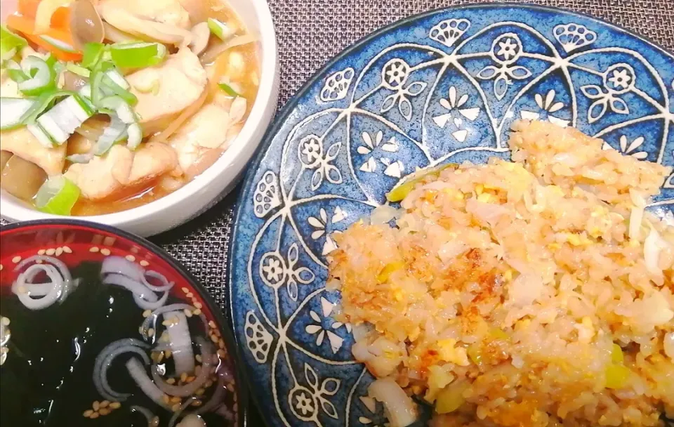 胸肉の和風野菜あんかけ
味覇炒飯 わかめスープ|いちみさん