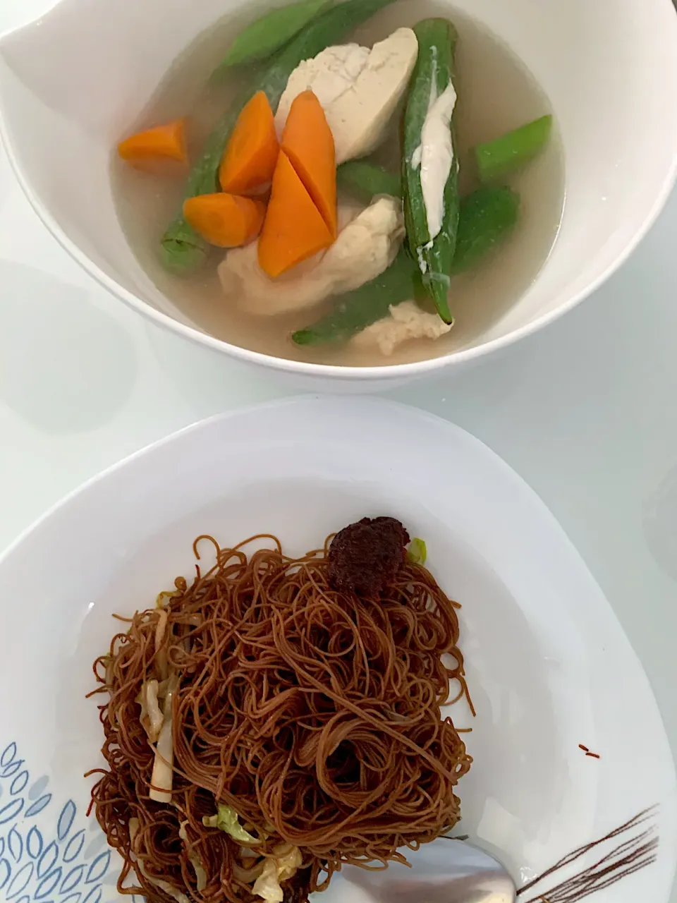 Fried beehoon and Yong tau Foo soup|Ong Sor Fernさん