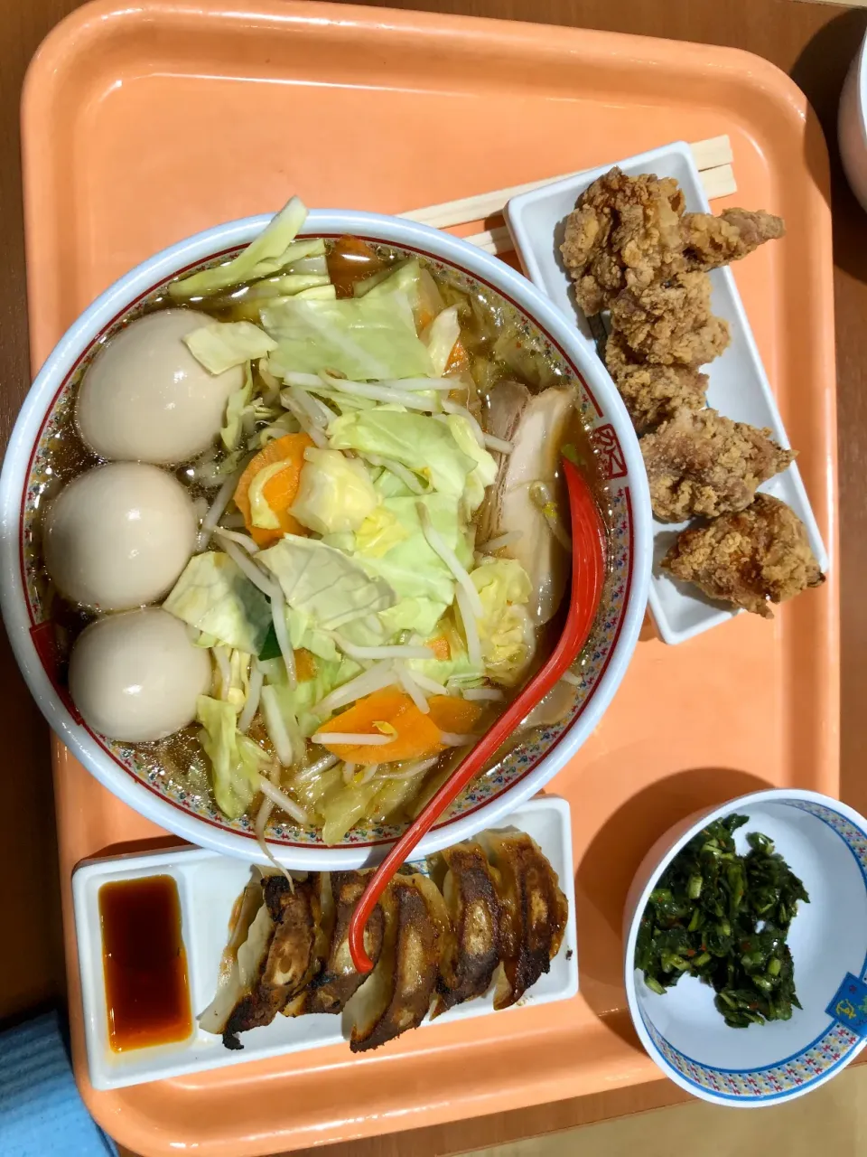 神座のチャーシュー麺卵3個野菜トッピングウイズ餃子and唐揚|fushikobamanさん