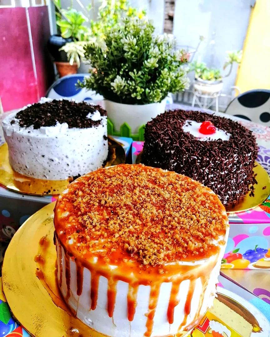 Mini Oreo, blackforest & butterscotch cake... Yummy!!!|azirasamsuddin771008055774さん