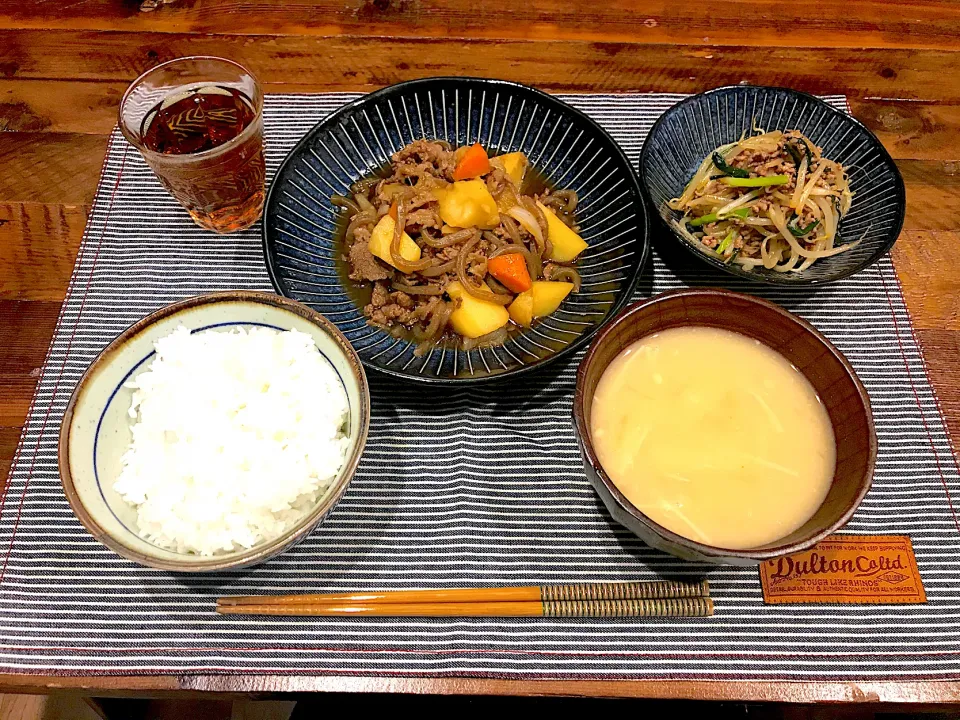 肉じゃが.ひき肉ともやしのピリ辛炒め.味噌汁|kaeさん