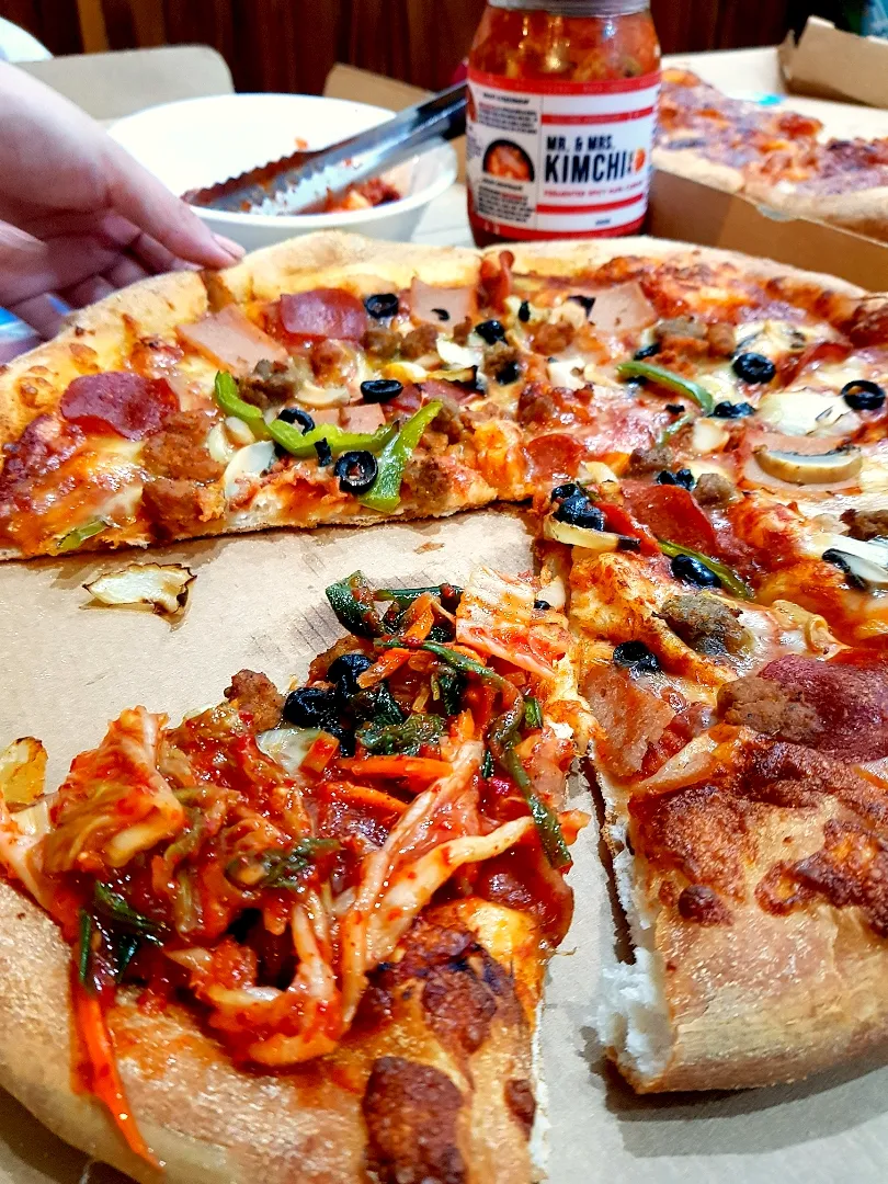 Mr.&Mrs.Kimchi with Dominos Pizza|Monaliza Cervantes Tarogさん