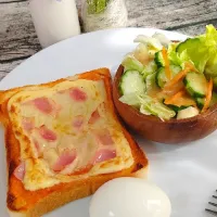 Snapdishの料理写真:ベーコンチーズトースト|こぉさん 𓆈さん