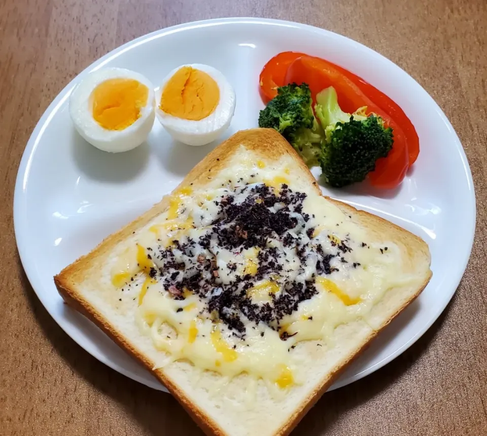 ゆかりチーズトーストの朝ごパン|ナナさん