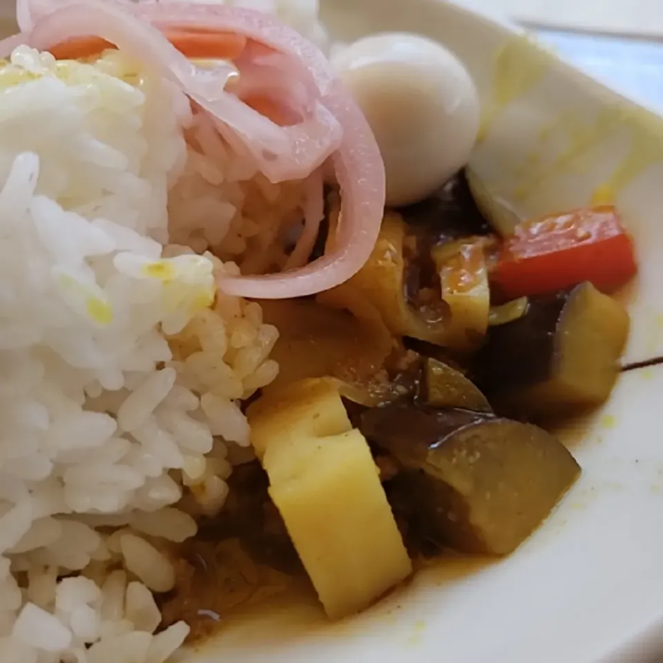 Snapdishの料理写真:茄子と蓮根にチーズが入った牛豚キーマカレーです。|ふじわらたくやさん