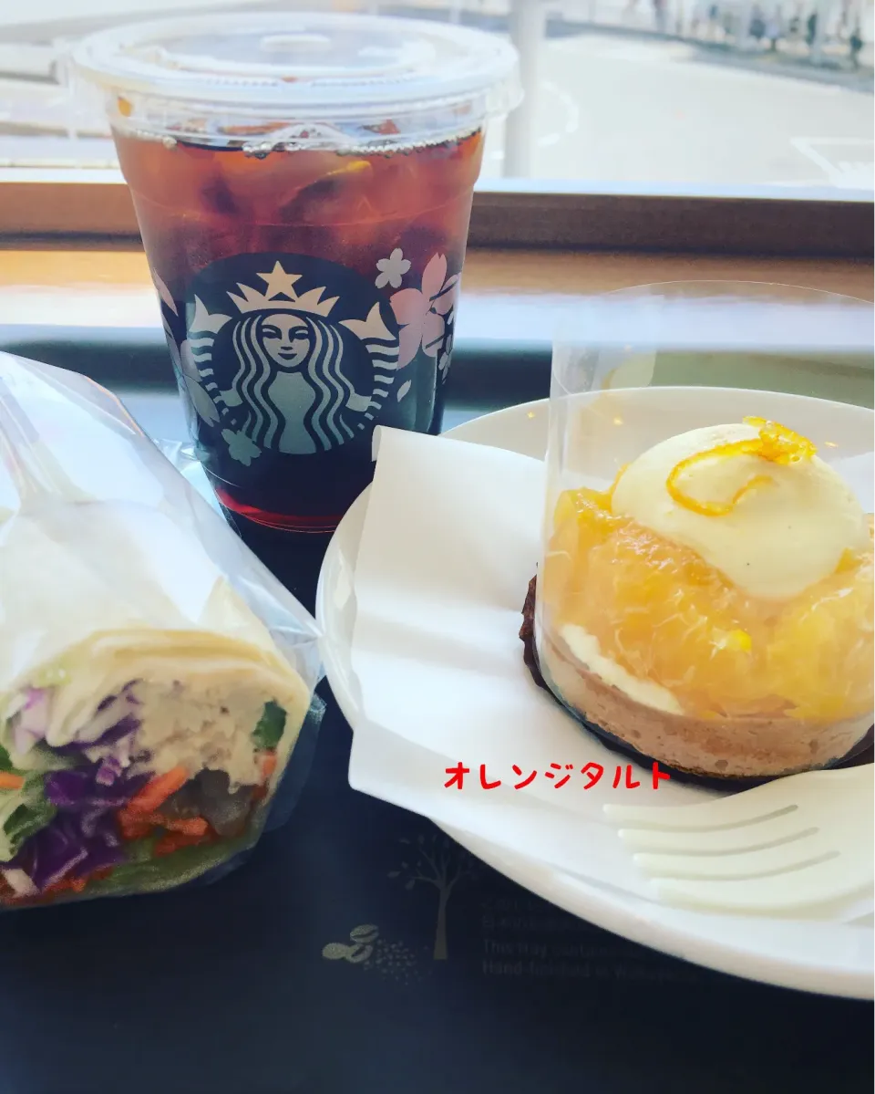 Snapdishの料理写真:オレンジタルトとアイスコーヒー|めんちゃんさん