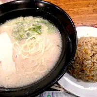 Snapdishの料理写真:とんこつラーメン|りんご りさん