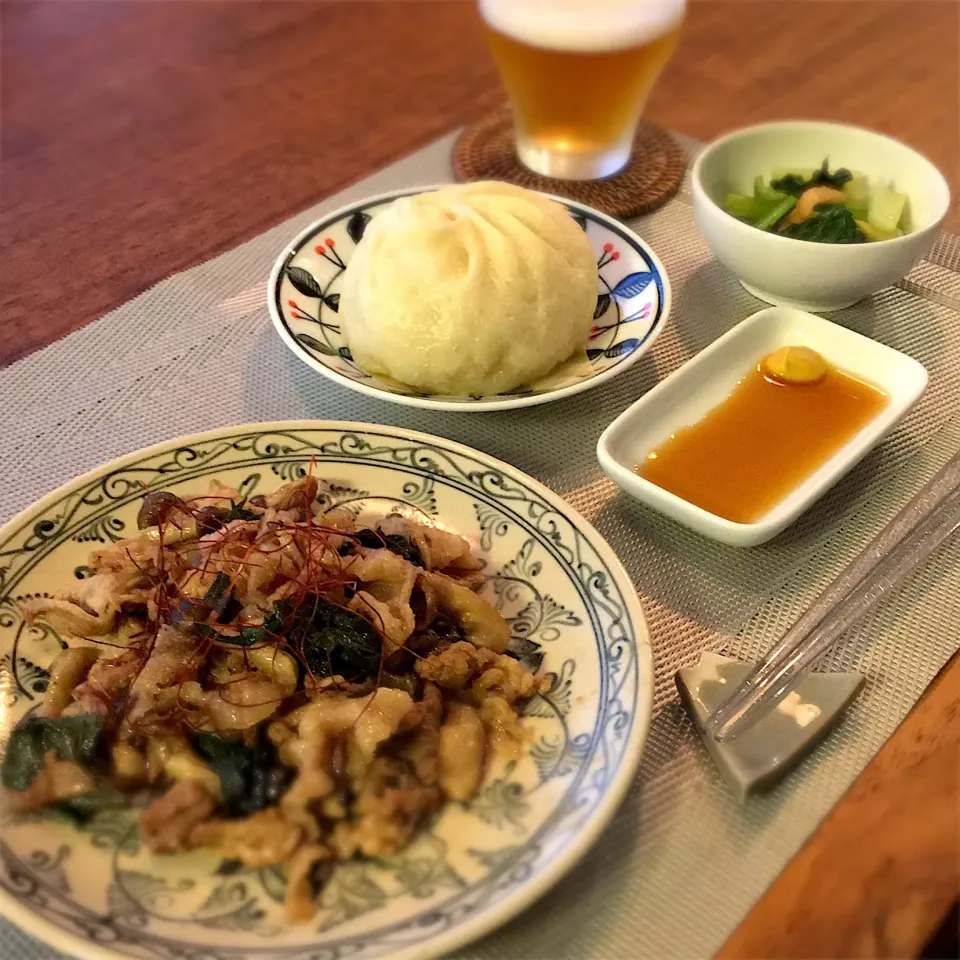 豚肩ロースとしめじ、大葉の味噌炒め
油あげと小松菜のおひたし
豚まん|𓇼 Ⓢ Ⓗ Ⓘ Ⓝ Ⓞ Ⓑ Ⓤ 𓇼さん