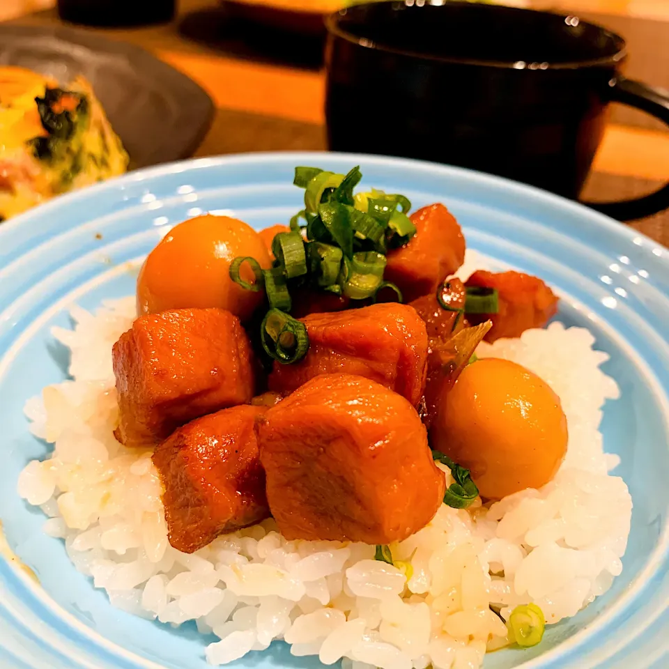 Snapdishの料理写真:コロコロチャーシュー丼🍚うずらの卵入り|いちごさん