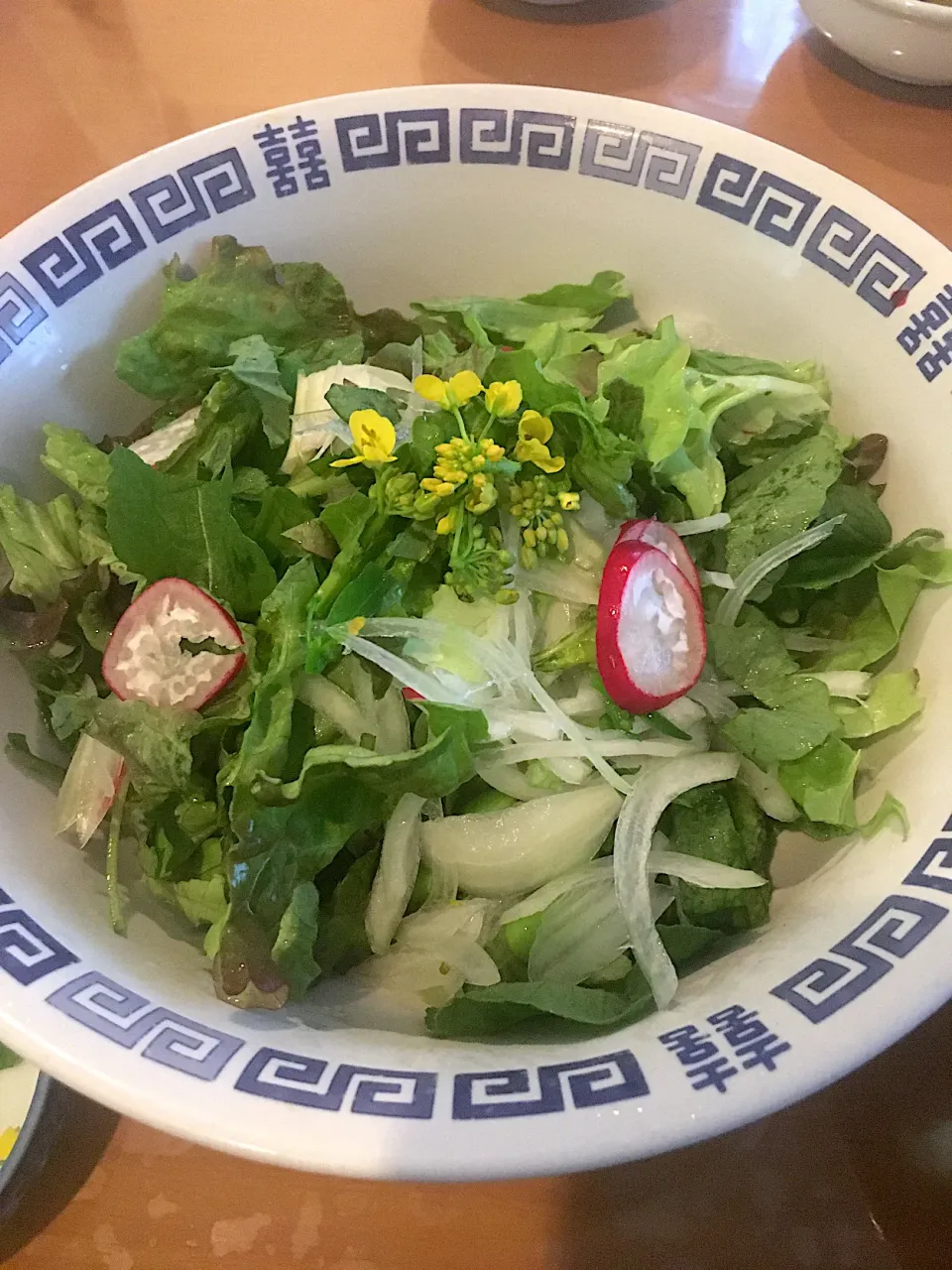 菜の花とラディッシュのカラフルサラダ🥗と爽やかフレンチドレッシング|にゃふてんさん