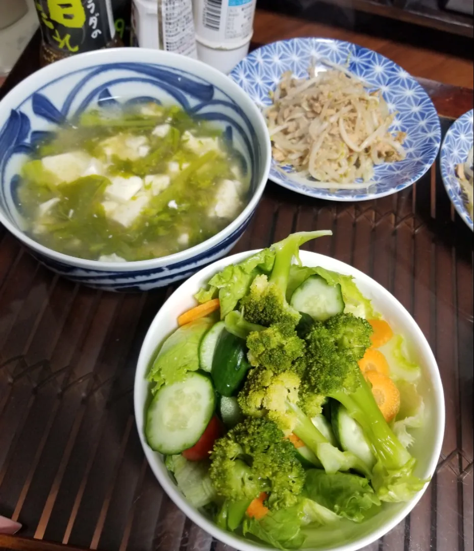 サラダに菜の花と豆腐ね餡掛けスープにごぼうとおかかの醤油バターの無限和え♪(^o^)v|dai.noriさん