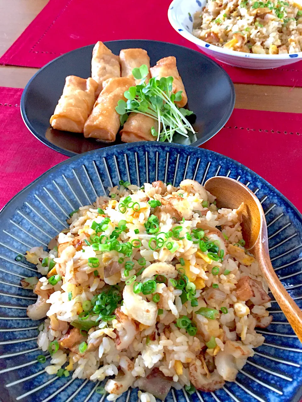 Snapdishの料理写真:シンプル炒飯🍀春巻き🍀|おかちさん